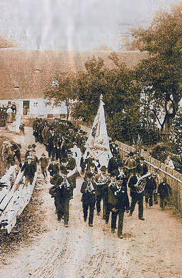 Die Blaskapelle bei der Fahnenweihe des Krieger- und Veteranenvereins Batzenhofen am 14. Juli 1907.    Foto: privat
