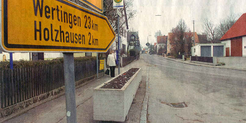Die Blechlawinen sind seit Mai vergangenen Jahres aus Batzenhofen verschwunden. Jetzt hat sich eine Debatte entzündet, ob und wie die Durchgangsstraße zurückgebaut und attraktiver gestaltet werden soll.    Foto: Marcus Merk