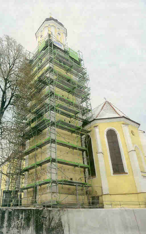 Viel Geld verschlingt die Sanierung der Pfarrkirche St. Martin im Gersthofer Stadtteil Batzenhofen. Der Stadtrat befasst sich am Montag 18.02.13 mit einem Zuschuss der Pfarrverwaltung.    Foto: Marcus Merk