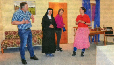 Wenn Opa eine Nonne mitbringt, dann kann es turbulent werden, wie im neuen Theaterstück der Pfarrei Batzenhofen.
Foto: Herbert Gründler