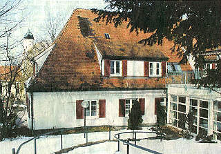 Bereits verkauft ist der "Sonnenhof" im Gersthofer Ortsteil Batzenhofen, wo das Diakonische Werk noch ein Altenpflegeheim unterhält.